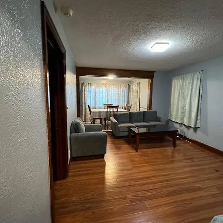 Comfy Getaway At Falls! Apartment